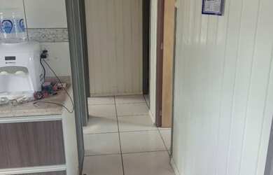 Imagem: A casa possui 3 Dormitórios, 2 Banheiros, 1 Vaga na garagem