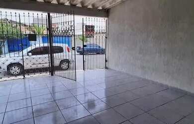 Imagem: A casa possui 2 Dormitórios, 2 Banheiros, 2 Vagas na garagem