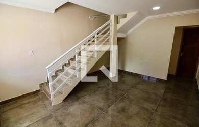 Imagem: A casa em condomínio possui 2 Dormitórios, 2 Banheiros, 3