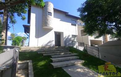 Imagem: A casa em condomínio possui 3 Dormitórios, 3 Banheiros, 4