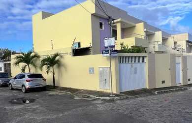 Imagem: A casa possui 3 Dormitórios, 3 Banheiros, 3 Vagas na garagem