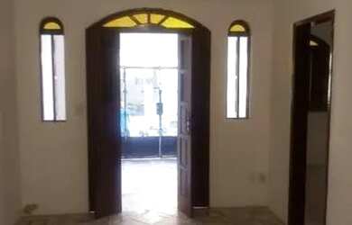 Imagem: O apartamento possui 3 Dormitórios, 1 Banheiro, 1 Vaga na garagem