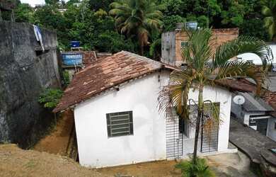 Imagem: A casa possui 2 Dormitórios, 1 Banheiro e está localizado