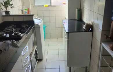 Imagem: O apartamento possui 2 Dormitórios, 1 Banheiro, 1 Vaga na garagem