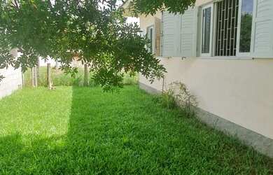 Imagem: A casa possui 2 Dormitórios, 1 Banheiro, 2 Vagas na garagem