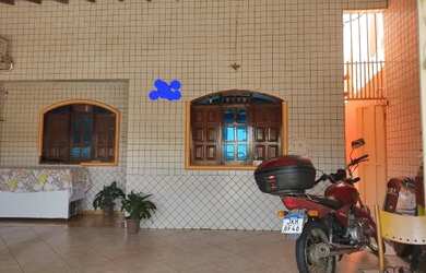 Imagem: A casa possui 3 Dormitórios, 2 Banheiros, 3 Vagas na garagem