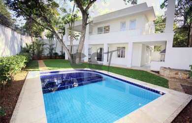 Imagem: A casa em condomínio à venda possui 4 Dormitórios, 5 Banheiros