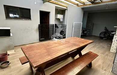 Imagem: A casa possui 3 Dormitórios, 3 Banheiros, 3 Vagas na garagem