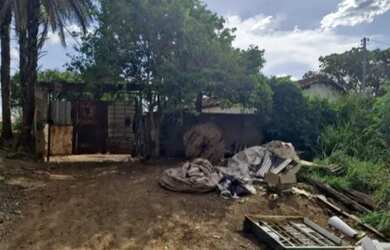 Imagem: A casa possui 2 Dormitórios, 2 Banheiros, 1 Vaga na garagem