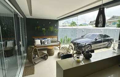 Imagem: A casa em condomínio possui 5 Dormitórios, 5 Banheiros, 2