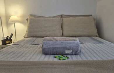 Imagem: O apartamento possui 1 Dormitório, Acomodam 3 pessoas e está