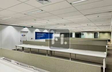 Imagem: O depósito possui 5 Vagas na garagem, 1.895m² de Área e