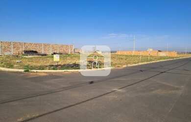 Imagem: O terreno possui 692m² de Área e está localizado em Laranjeiras