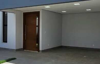 Imagem 2: Casa térrea com piscina no Bairro Ibituruna. 155 m² de área construída e 300 m² de terreno