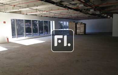 Imagem: O depósito possui 5 Vagas na garagem, 650m² de Área e está