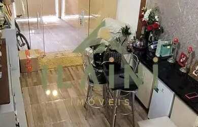 Imagem: A casa possui 2 Dormitórios, 2 Banheiros, 2 Vagas na garagem