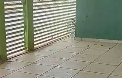 Imagem: A casa possui 3 Dormitórios, 2 Banheiros e está localizado