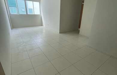 Imagem: O apartamento possui 3 Dormitórios, 1 Banheiro, 1 Vaga na garagem