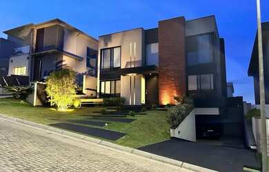 Imagem: A casa em condomínio possui 5 Dormitórios, 5 Banheiros, 5