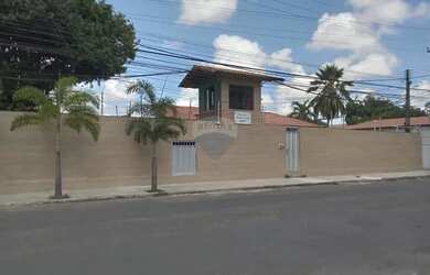 Imagem: A casa em condomínio possui 3 Dormitórios, 2 Banheiros, 1