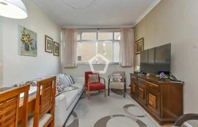 Imagem: O apartamento possui 2 Dormitórios, 1 Banheiro, 1 Vaga na garagem