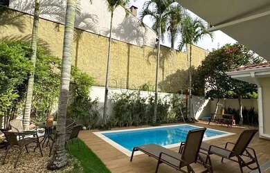 Imagem: A casa em condomínio possui 4 Dormitórios, 5 Banheiros, 4