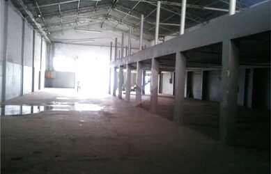 Imagem: O depósito possui 3 Vagas na garagem, 950m² de Área e está