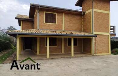 Imagem: A casa em condomínio possui 4 Dormitórios, 4 Banheiros, 4