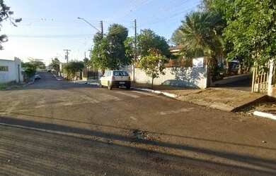 Imagem: A casa possui 2 Dormitórios, 1 Banheiro, 1 Vaga na garagem