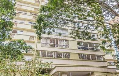 Imagem: O apartamento possui 3 Dormitórios, 1 Banheiro, 3 Vagas na