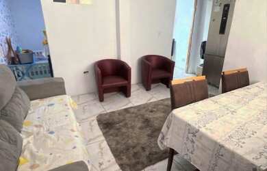 Imagem: A casa possui 2 Dormitórios, 1 Banheiro e 1 Vaga na garagem