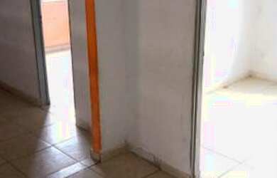 Imagem: A casa possui 3 Dormitórios, 1 Banheiro, 1 Vaga na garagem