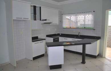 Imagem 3: Sobrado geminado locação anual - Praia dos Amores