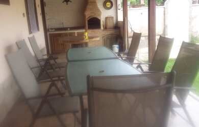 Imagem: A casa possui 2 Dormitórios, 1 Banheiro, 4 Vagas na garagem