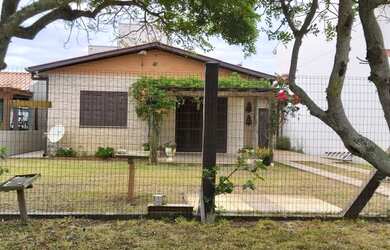 Imagem 2: Residencia em alvenaria medindo 112m² com ótima localização a poucas quadras do mar em Imb