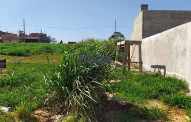 Imagem: O terreno possui 201m² de Área e está localizado em Porto