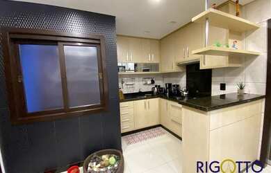 Imagem: A casa possui 5 Dormitórios, 3 Banheiros, 4 Vagas na garagem