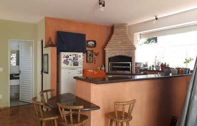 Imagem: A casa em condomínio possui 3 Dormitórios, 3 Banheiros, 2