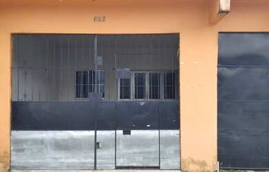 Imagem: A casa possui 2 Dormitórios, 2 Banheiros, 1 Vaga na garagem