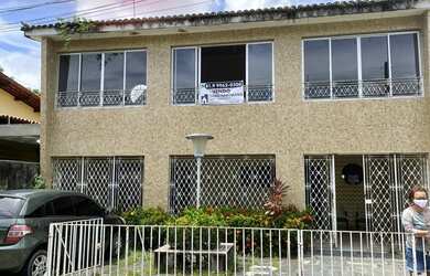 Imagem: A casa possui 5 Dormitórios, 5 Banheiros, 2 Vagas na garagem