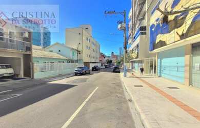 Imagem: A casa possui 3 Dormitórios, 3 Banheiros, 1 Vaga na garagem