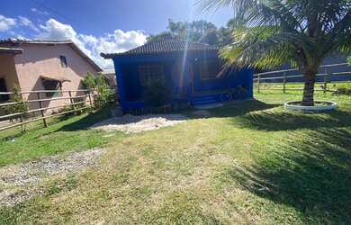 Imagem: A casa possui 2 Dormitórios, 2 Banheiros, 5 Vagas na garagem