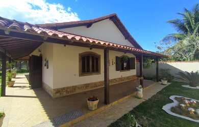 Imagem: A casa possui 2 Dormitórios, 1 Banheiro, 3 Vagas na garagem