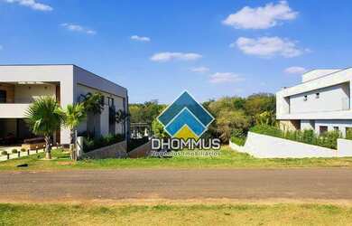 Imagem: O terreno possui 2.033m² de Área e está localizado em Porto