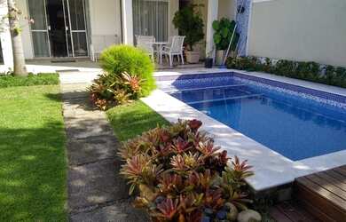 Imagem: A casa em condomínio possui 4 Dormitórios, 5 Banheiros, 350m²