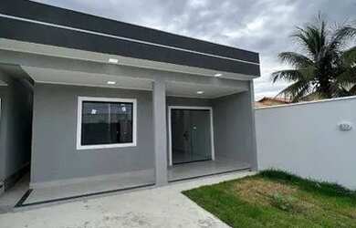 Imagem: A casa possui 3 Dormitórios, 1 Banheiro, 2 Vagas na garagem