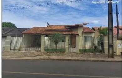 Imagem: A casa possui 1 Dormitório, 1 Banheiro, 1 Vaga na garagem e