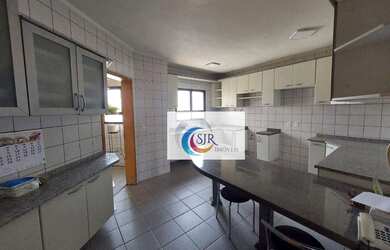 Imagem: O apartamento possui 4 Dormitórios, 5 Banheiros, 3 Vagas na