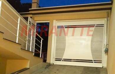 Imagem: A casa possui 3 Dormitórios, 5 Banheiros, 5 Vagas na garagem