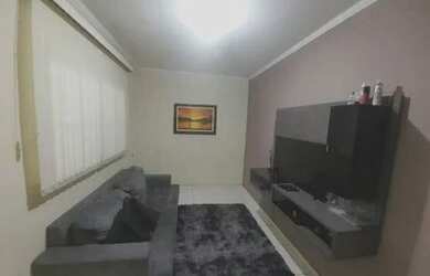 Imagem: A casa possui 3 Dormitórios, 2 Banheiros, 1 Vaga na garagem